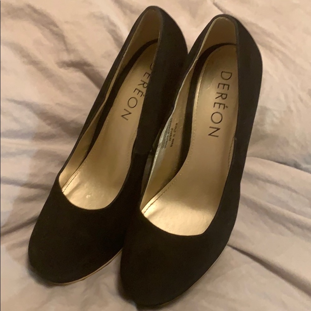Black faux suede heels-size 7